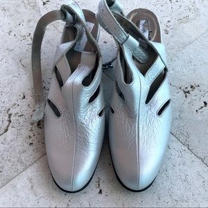 Arche Isbano Shoe, Silver Metallic, 3 inch Heel